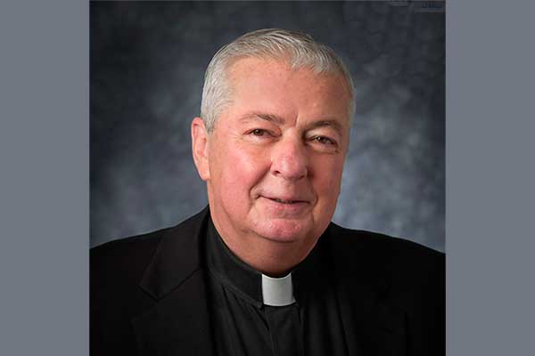Fallece el Padre Richard Warner, C.S.C., Gran Amigo de Santa Cruz en Chile y Ex Superior General